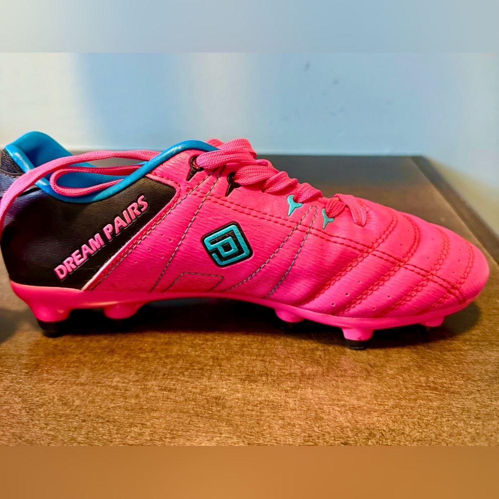 SOLD!Girls Soccer Football Cleats Shoes for Little Kid/Big Kid. Like New! Size 2 - Picture 7 of 10